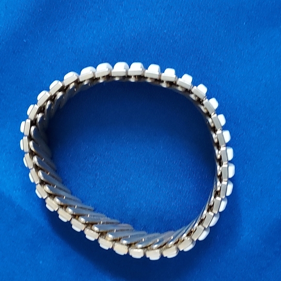 Vintage Bergere and Trifari bracelets - Picture 5 of 7